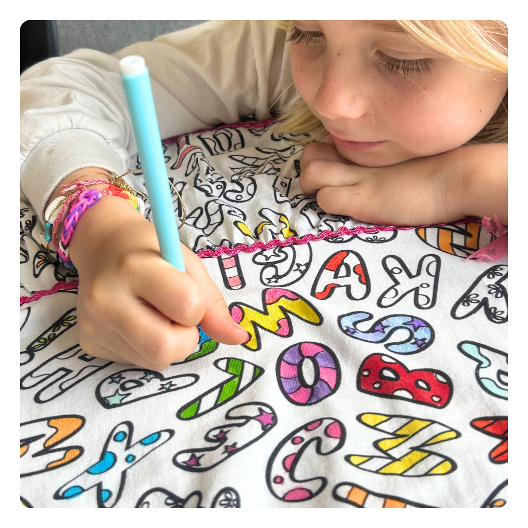 Blusa Infantil para Colorir Alfabeto da PINTA + 6 canetinhas