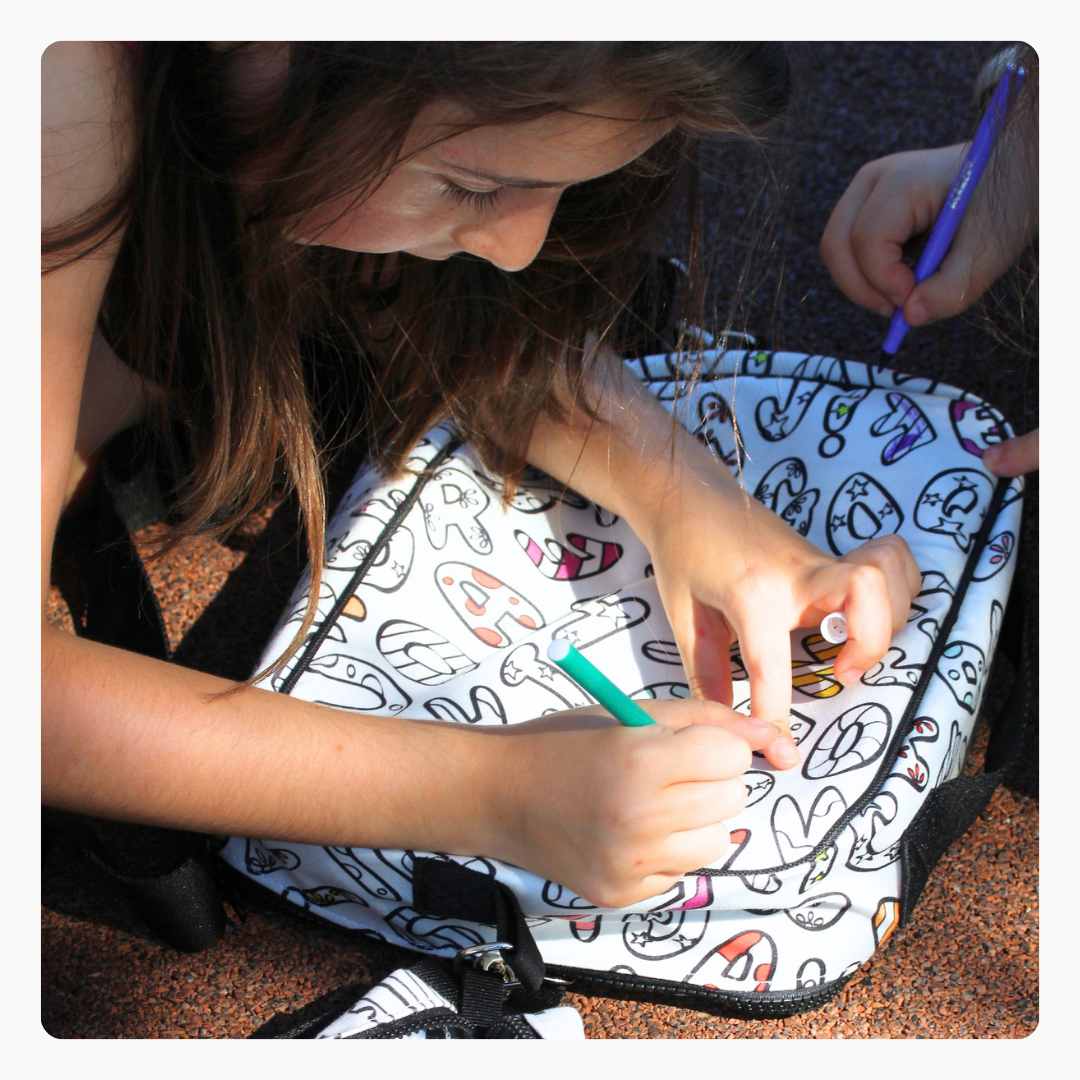 Lancheira Infantil para Colorir Alfabeto da PINTA + 6 canetinhas