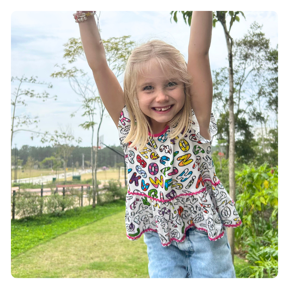 Blusa Infantil para Colorir Alfabeto da PINTA + 6 canetinhas