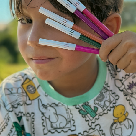 Camiseta Infantil para Colorir Viagem Colorida + 6 canetinhas