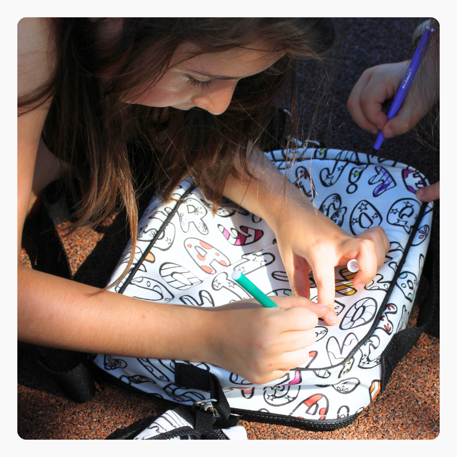 Lancheira Infantil para Colorir Alfabeto da PINTA + 6 canetinhas