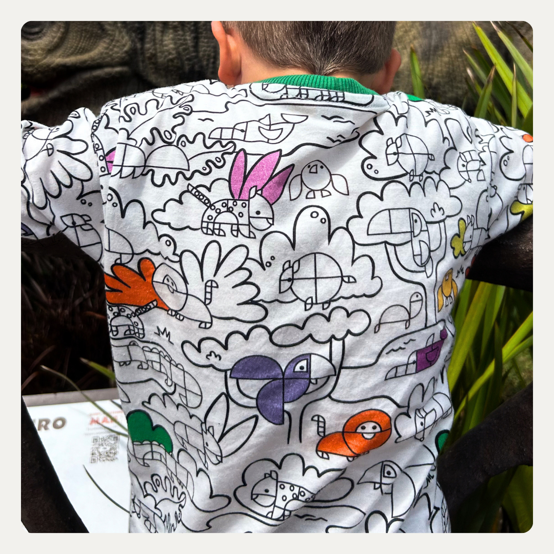 Camiseta Infantil para Colorir Tangram + 12 Canetinhas