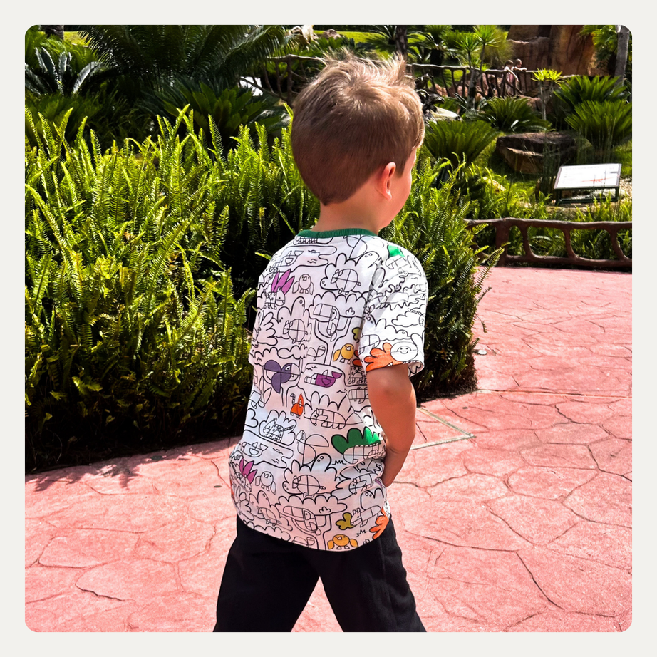 Camiseta Infantil para Colorir Tangram + 12 Canetinhas