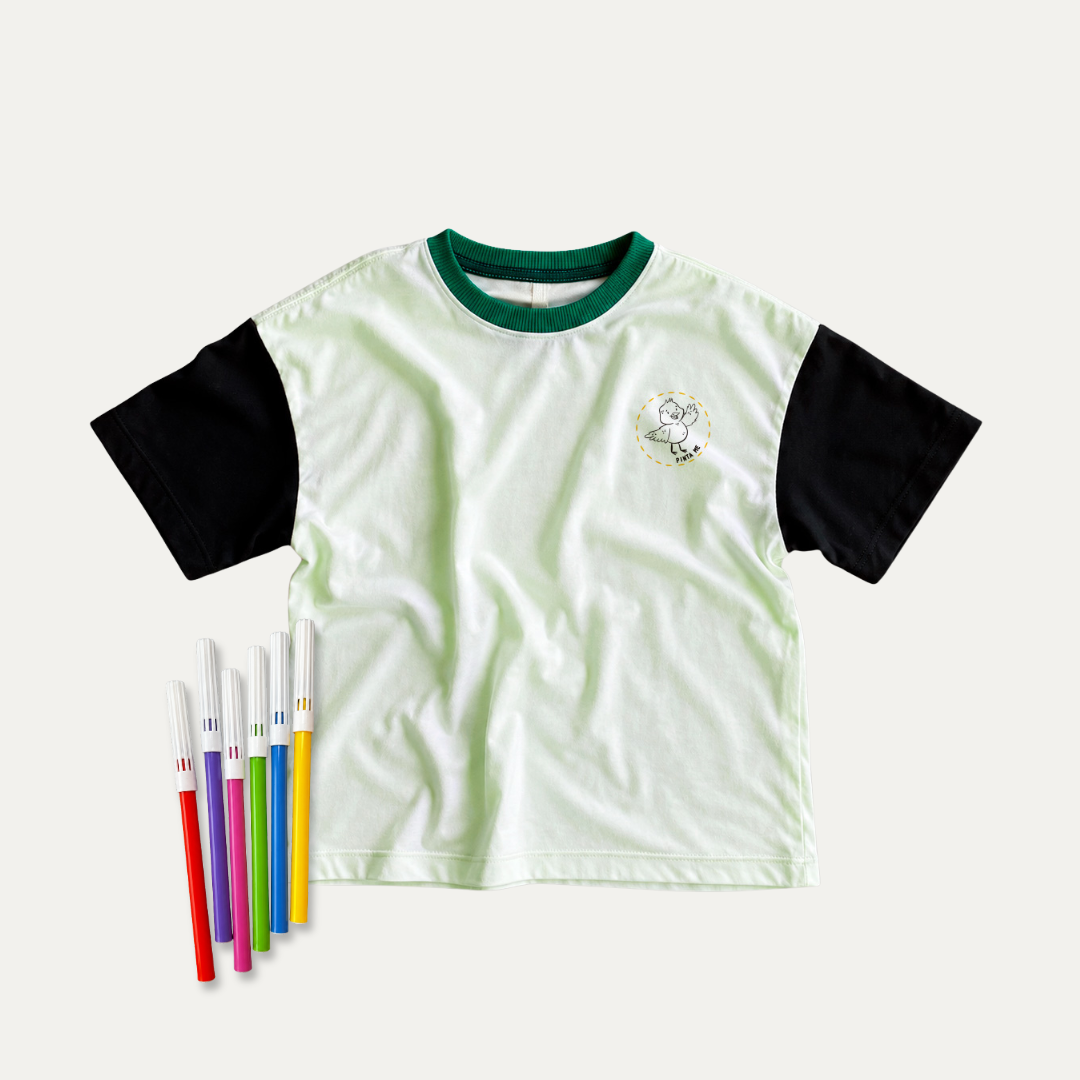 Camiseta Infantil VIRA! Dinos para Colorir + 6 Canetinhas